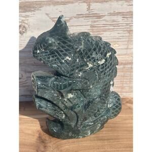hand-carved moss agate chameleon figurine. 500 Grams 3.5 ”x 5” New